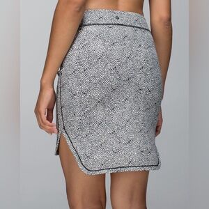 Lululemon•City Skirt Body Con Mid Rise•Plush Petal Deep Coal Ghost•LIKE NEW•8